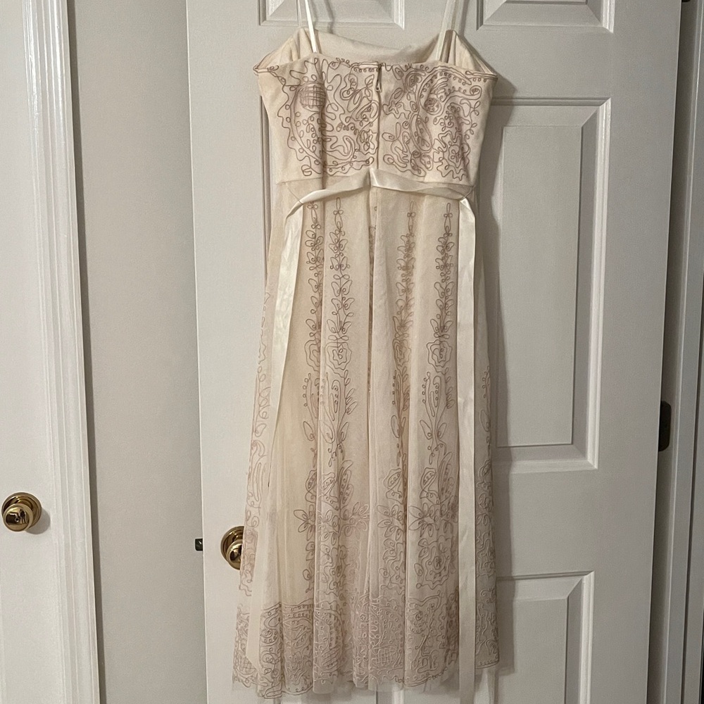 BCBGMaxAzria Strapless Ivory Dress with Embroidery - Women’s Small size 4-6 - Picture 4 of 8